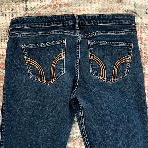 Hollister Dark Wash Sz 9 - Picture 2 of 5